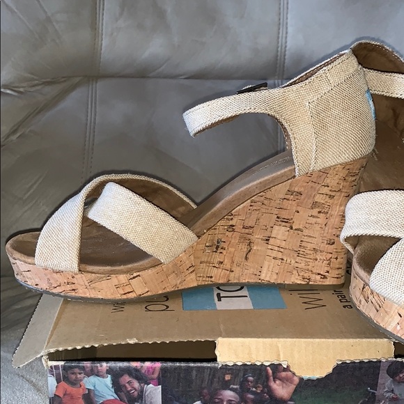 Toms Wedge Shoe - Picture 2 of 5
